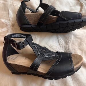 Earth Black Strappy Sandals